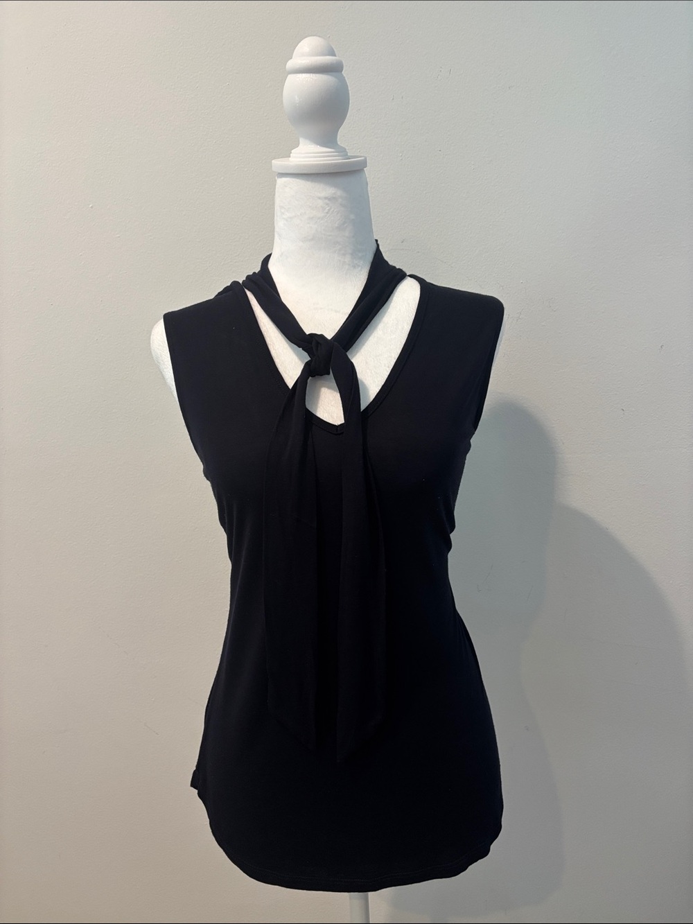 Frame Sleeveless Tie-Neck Tank